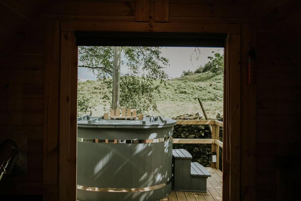 Ash Winter Retreat- Hot Tub & Log Bruner 巴茅思 外观 照片