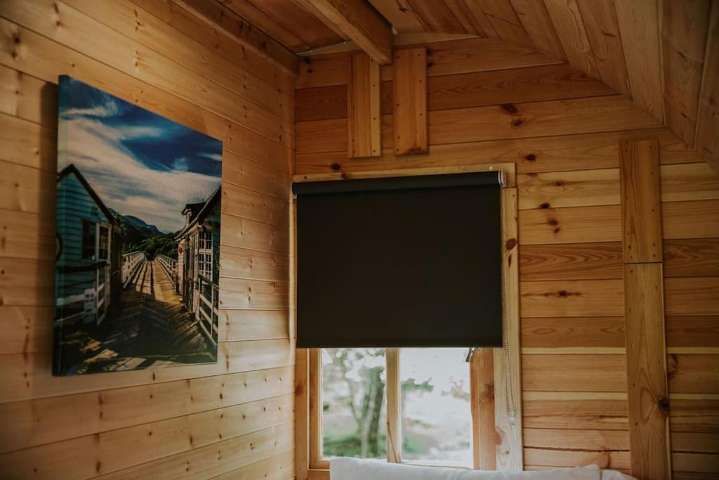 Ash Winter Retreat- Hot Tub & Log Bruner 巴茅思 外观 照片